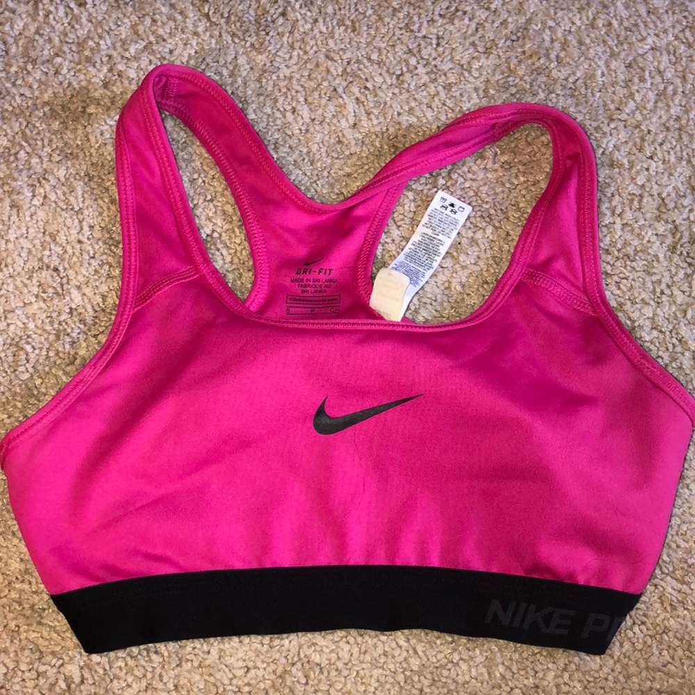 Women’s Nike sports bra lot size S